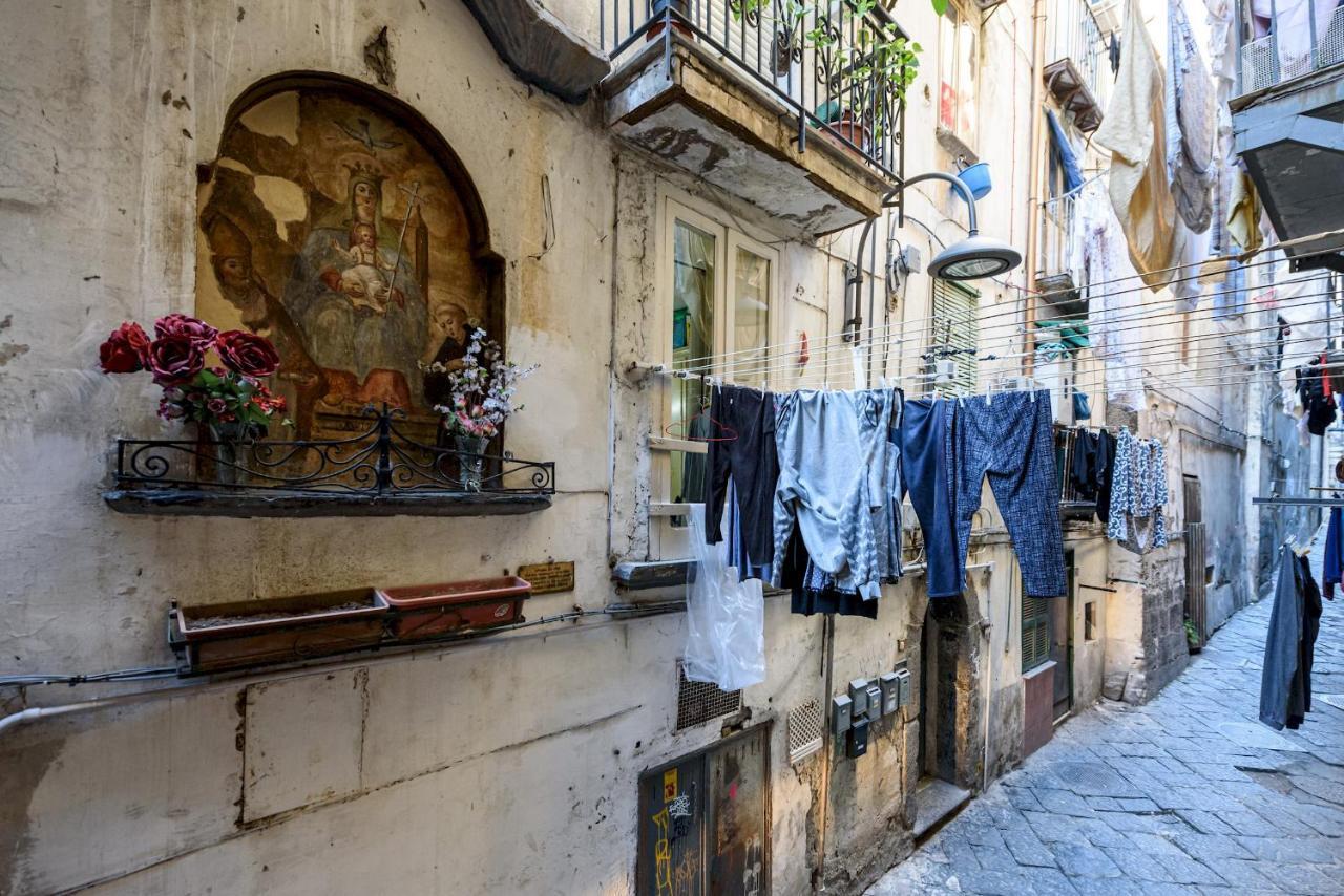Via San Giovanni In Porta 34 Naples